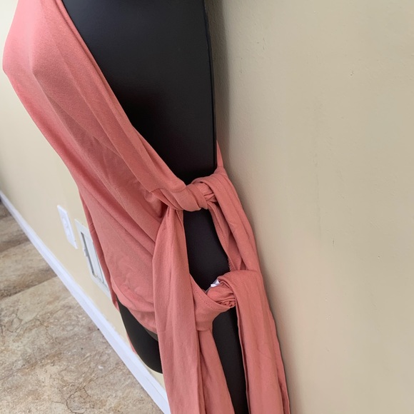 NIP VENUS cold shoulder side tie top - Picture 6 of 11